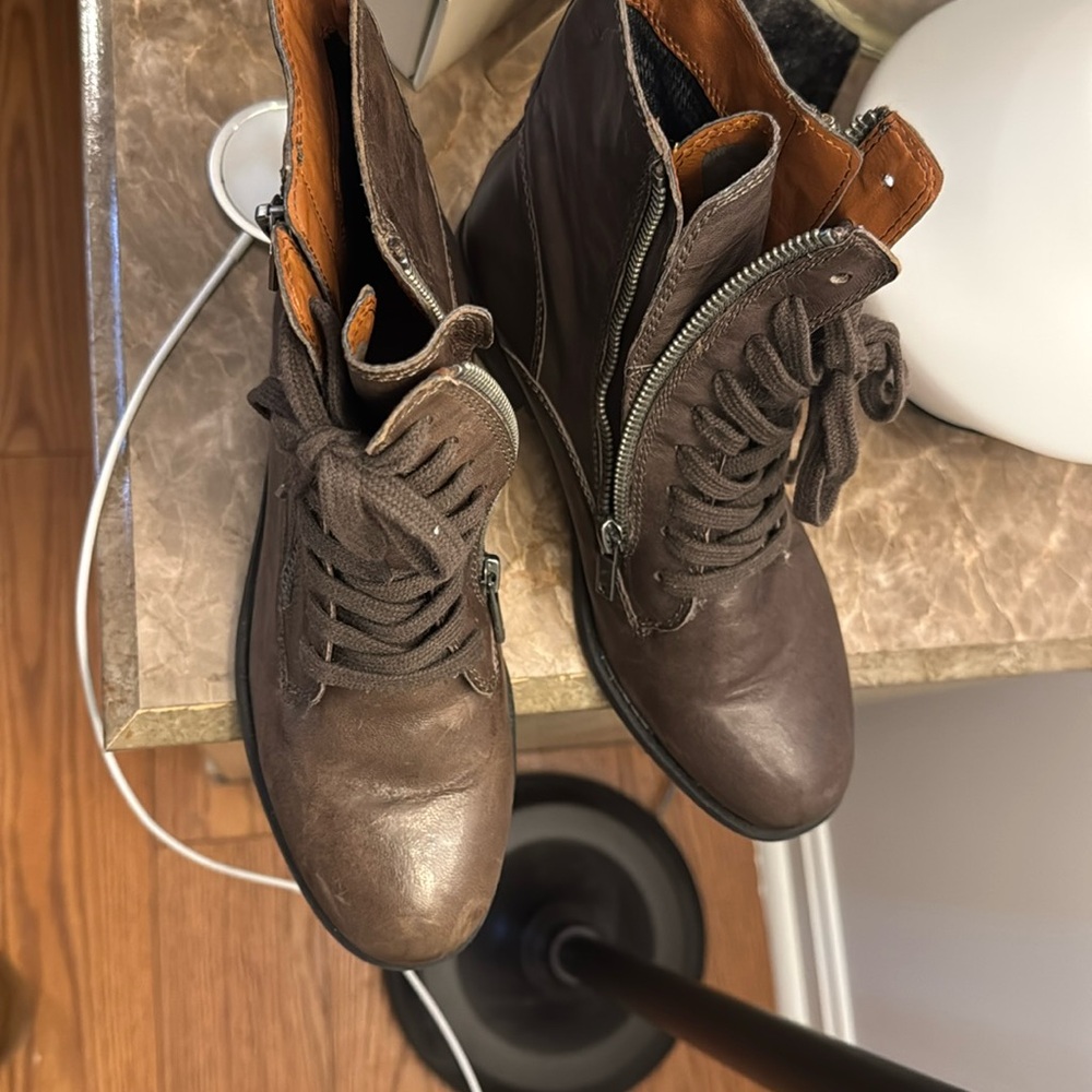 Combat boots